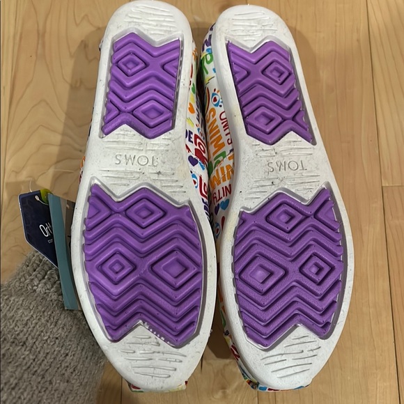 Toms Rainbow Pride Shoes size 9 - Picture 3 of 8